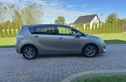 TOYOTA Verso 