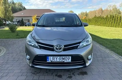 TOYOTA Verso 