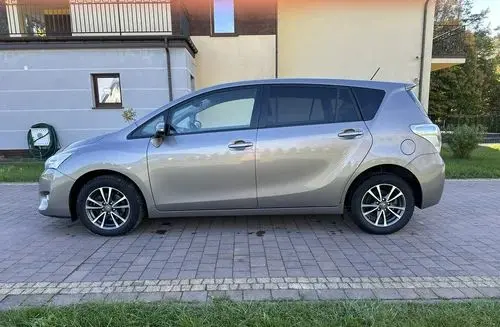 TOYOTA Verso 