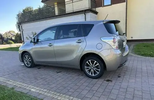 TOYOTA Verso 