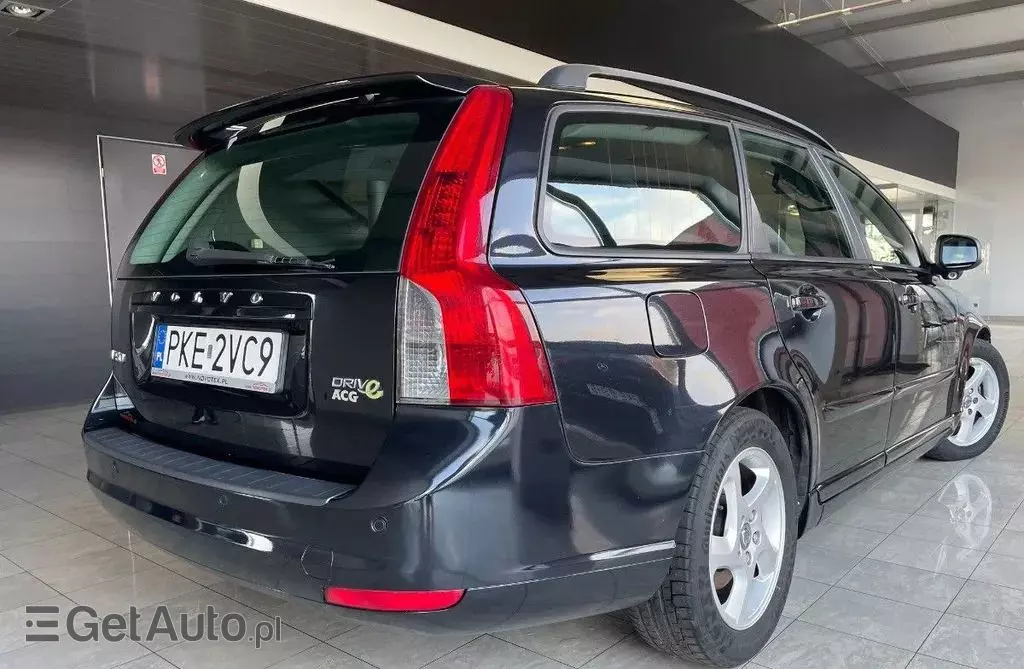 VOLVO V50 