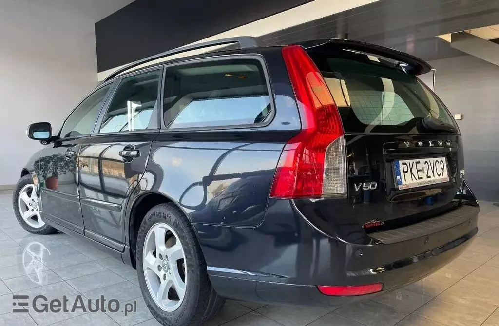 VOLVO V50 