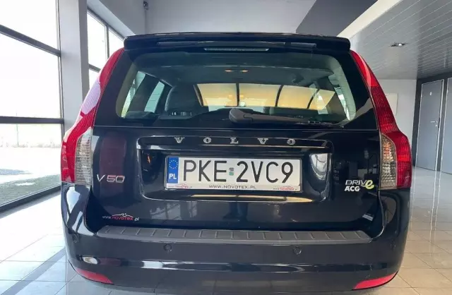 VOLVO V50 