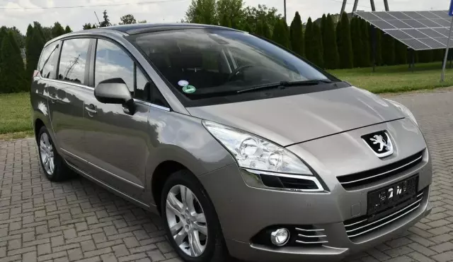 PEUGEOT 5008 