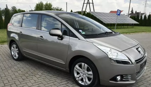 PEUGEOT 5008 
