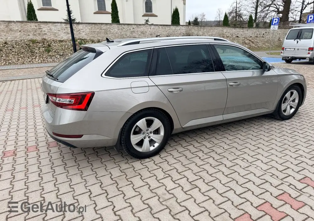 SKODA Superb 2.0 TDI 4x4 DSG Premium Edition