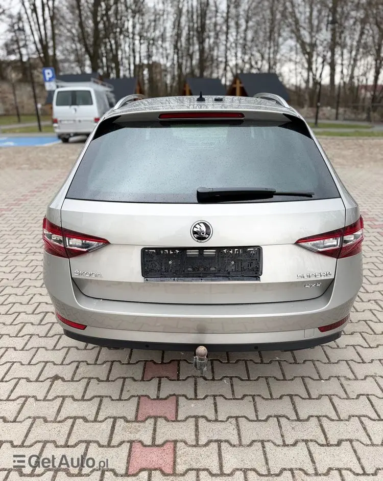 SKODA Superb 2.0 TDI 4x4 DSG Premium Edition