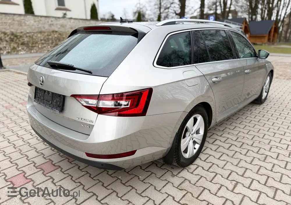 SKODA Superb 2.0 TDI 4x4 DSG Premium Edition
