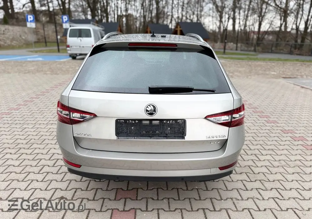 SKODA Superb 2.0 TDI 4x4 DSG Premium Edition