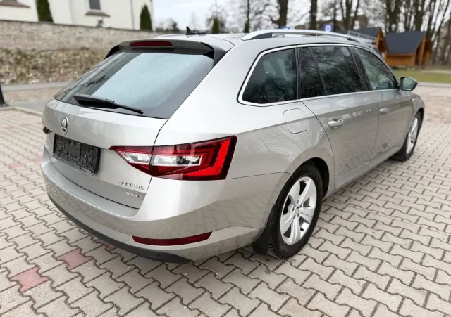 SKODA Superb 2.0 TDI 4x4 DSG Premium Edition