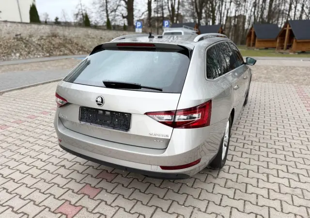 SKODA Superb 2.0 TDI 4x4 DSG Premium Edition