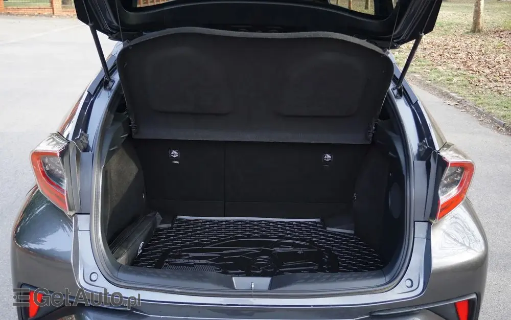 TOYOTA C-HR Business-Edition