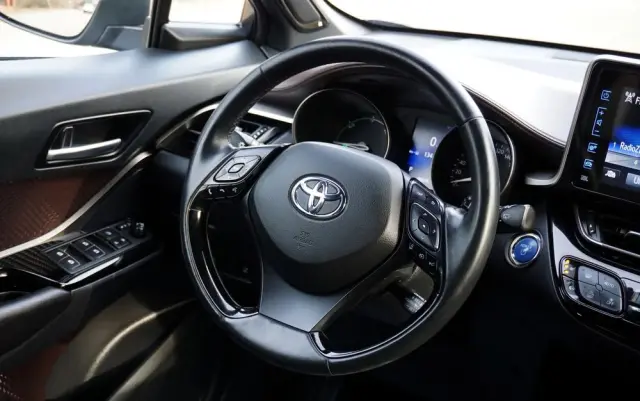 TOYOTA C-HR Business-Edition