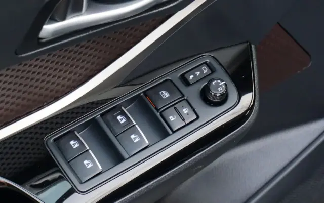 TOYOTA C-HR Business-Edition