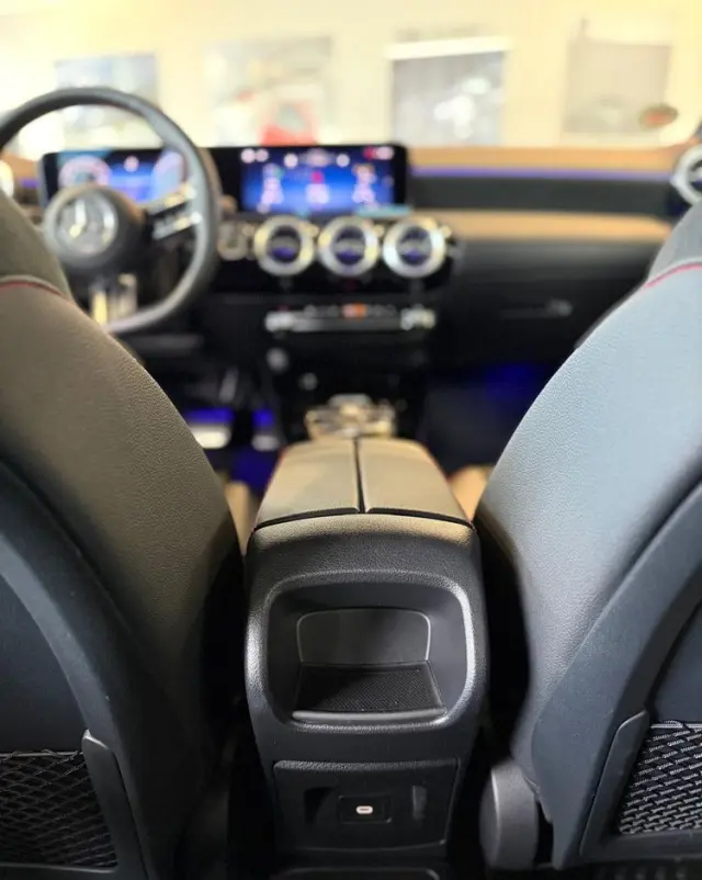 MERCEDES-BENZ CLA 180 7G-DCT Edition AMG Line
