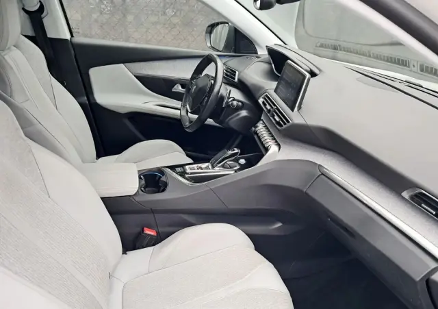 PEUGEOT 3008 PureTech 130 Stop & Start GPF EAT8 Allure Business-Paket