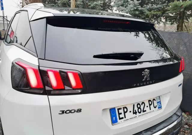 PEUGEOT 3008 PureTech 130 Stop & Start GPF EAT8 Allure Business-Paket