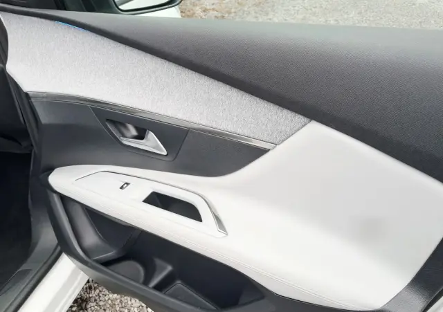 PEUGEOT 3008 PureTech 130 Stop & Start GPF EAT8 Allure Business-Paket