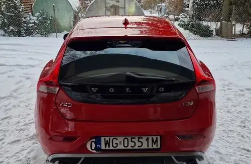 VOLVO V40 