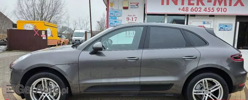 PORSCHE Macan 