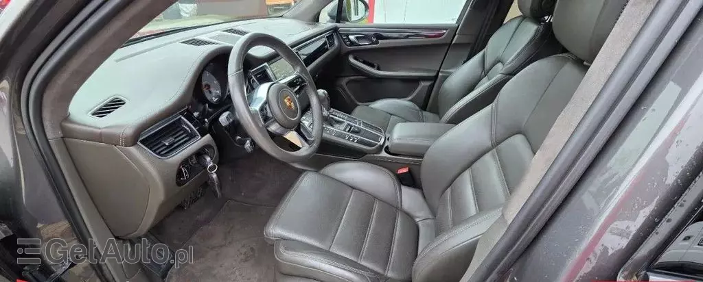 PORSCHE Macan 