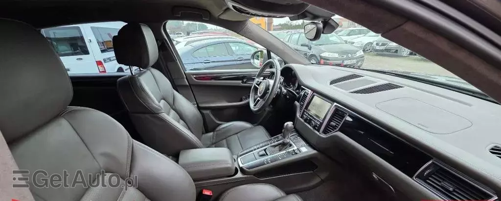PORSCHE Macan 