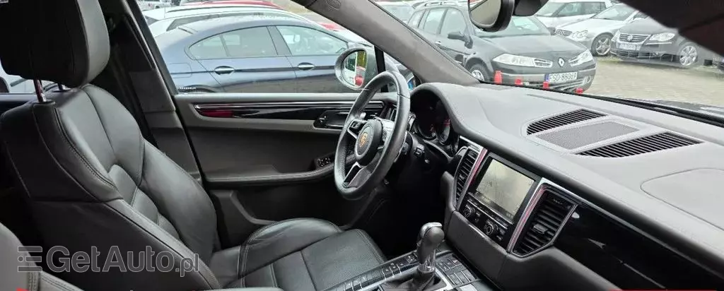 PORSCHE Macan 