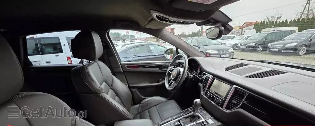 PORSCHE Macan 