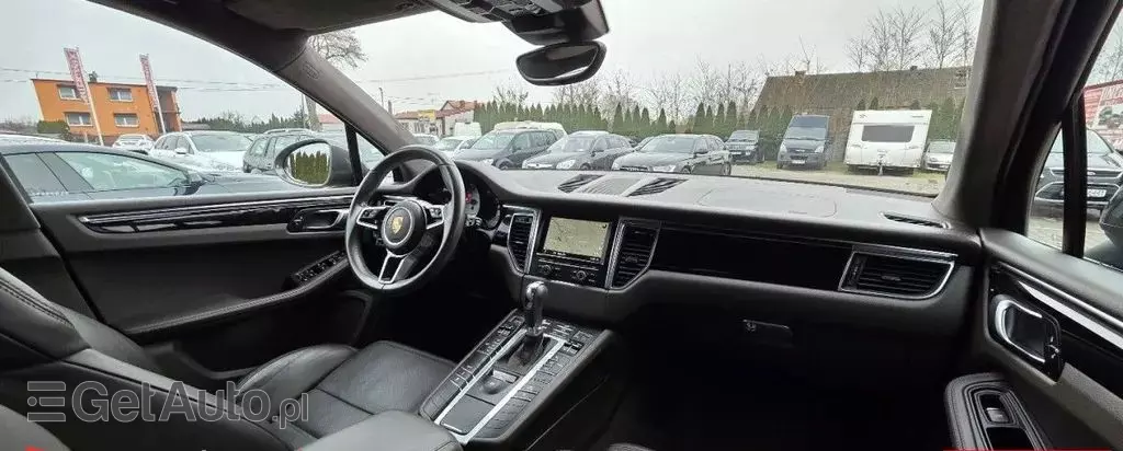 PORSCHE Macan 
