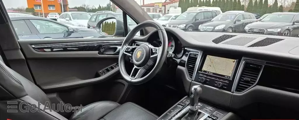 PORSCHE Macan 