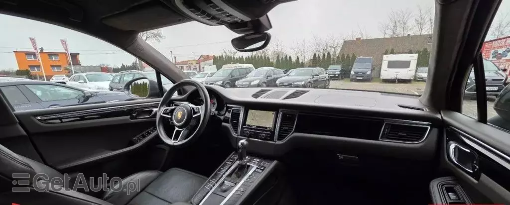 PORSCHE Macan 