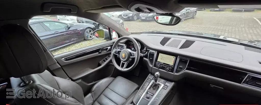 PORSCHE Macan 