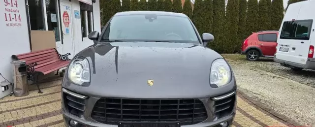 PORSCHE Macan 