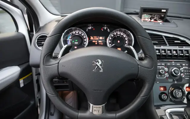 PEUGEOT 3008 