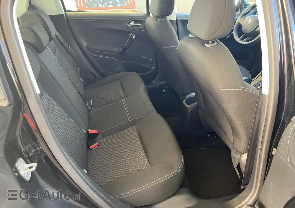 PEUGEOT 208 1.2 VTi Style