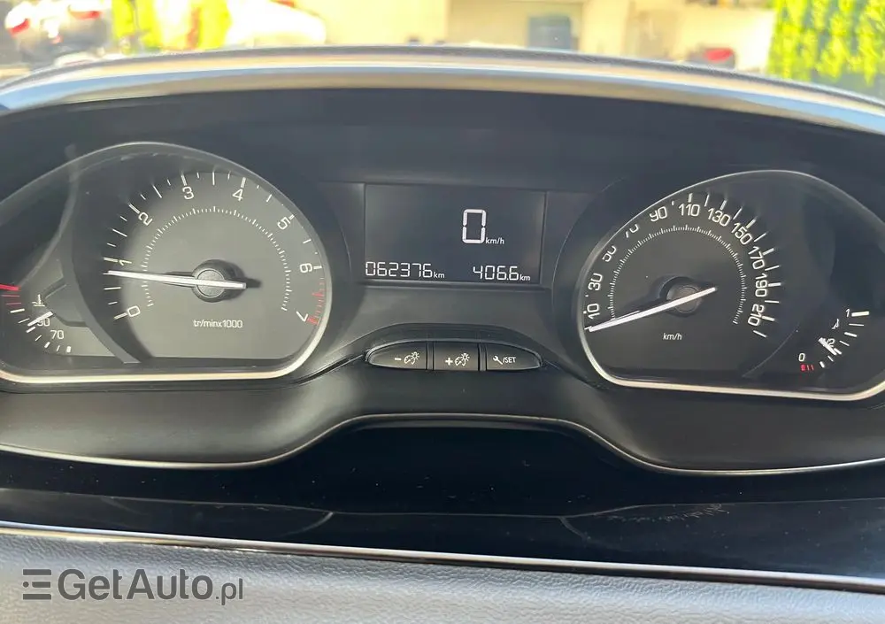 PEUGEOT 208 1.2 VTi Style