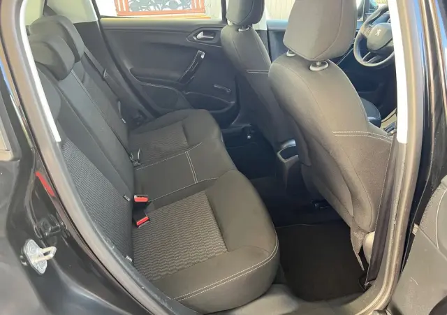 PEUGEOT 208 1.2 VTi Style