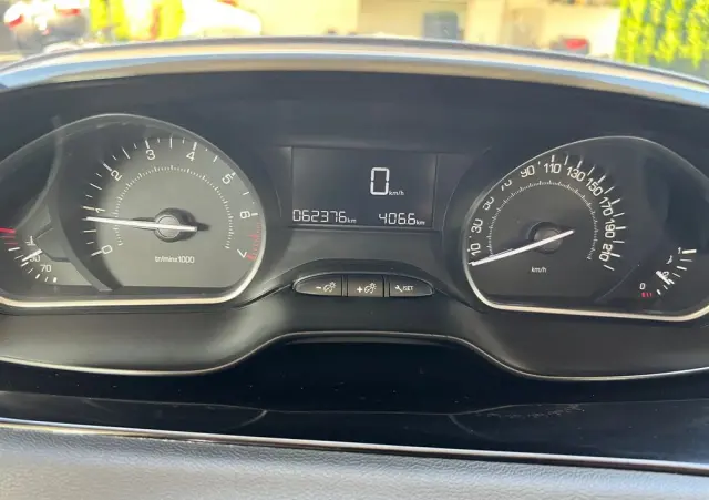 PEUGEOT 208 1.2 VTi Style