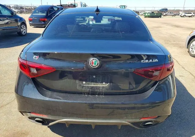 ALFA ROMEO Giulia 2.0 Turbo 16V AT8-Q4 Veloce Ti