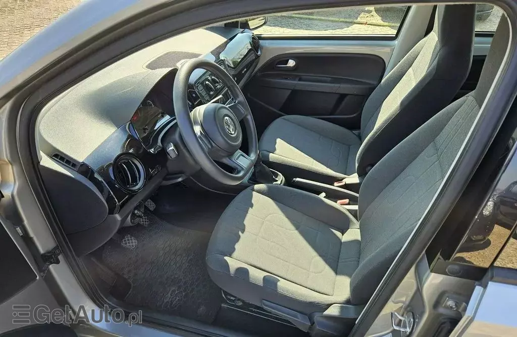 VOLKSWAGEN Up! 
