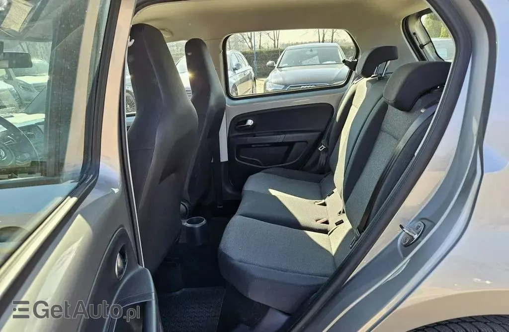 VOLKSWAGEN Up! 