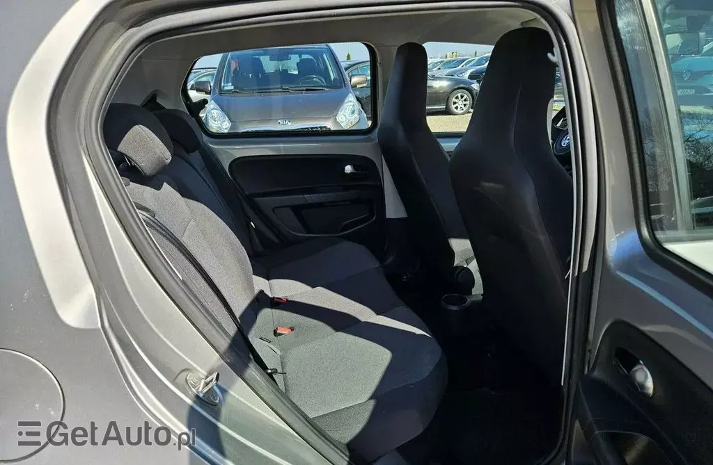 VOLKSWAGEN Up! 