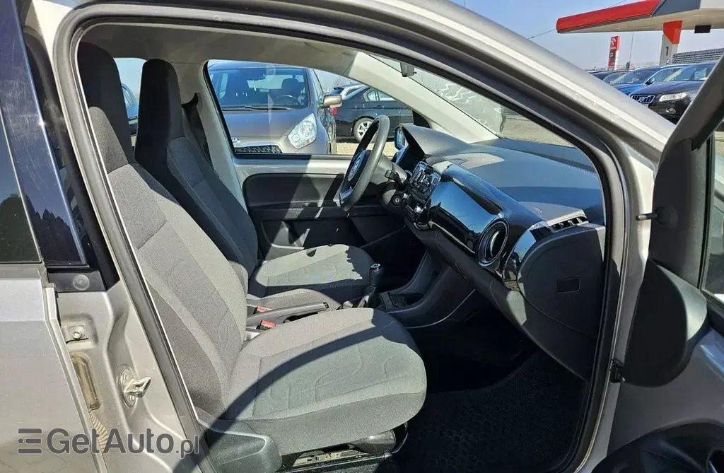VOLKSWAGEN Up! 