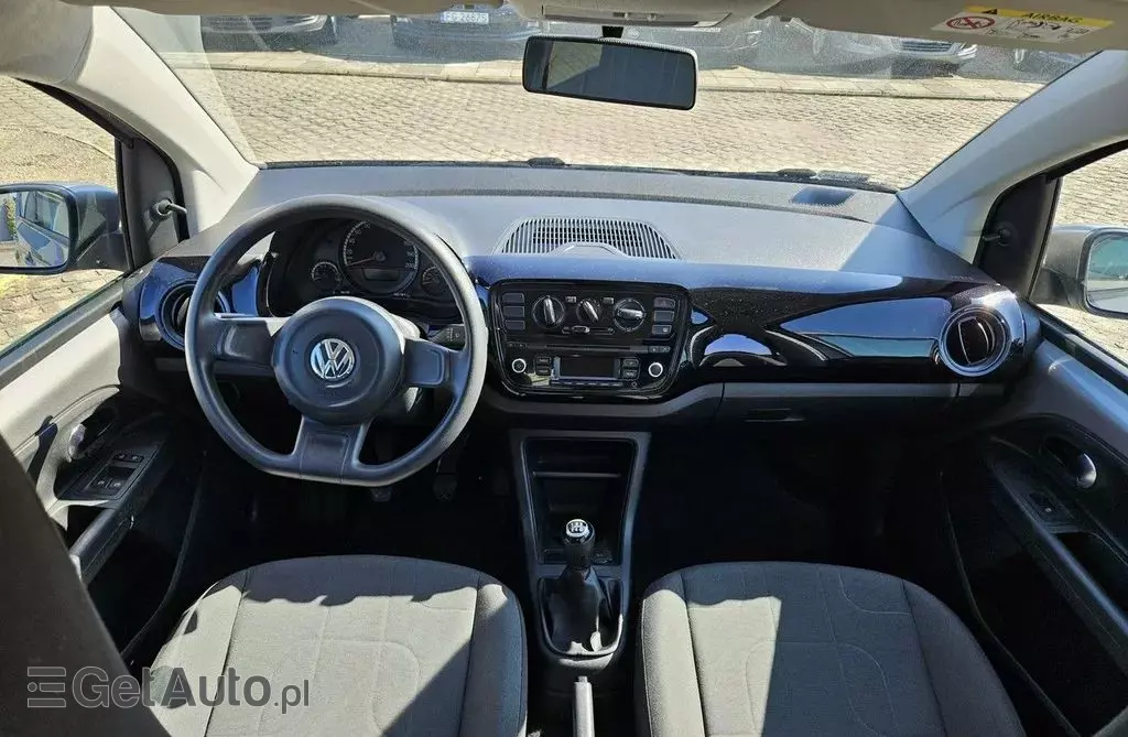 VOLKSWAGEN Up! 