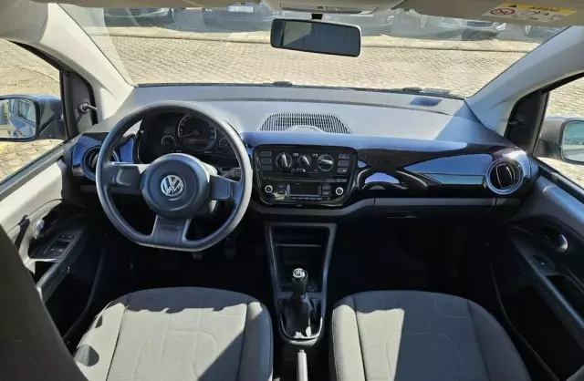 VOLKSWAGEN Up! 