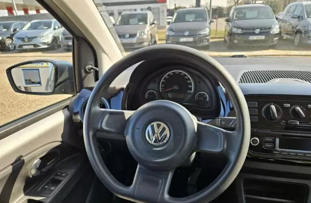 VOLKSWAGEN Up! 