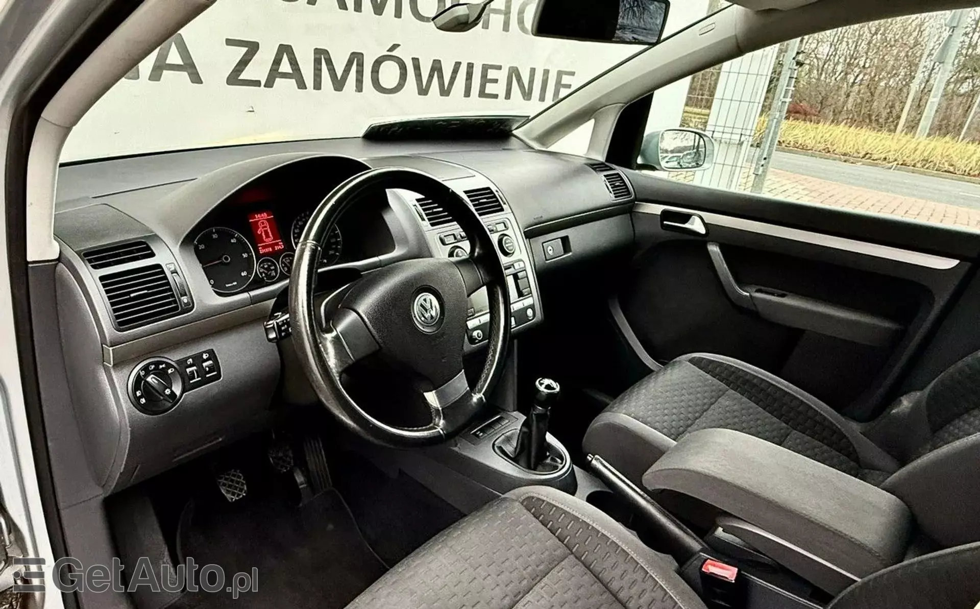 VOLKSWAGEN Touran 