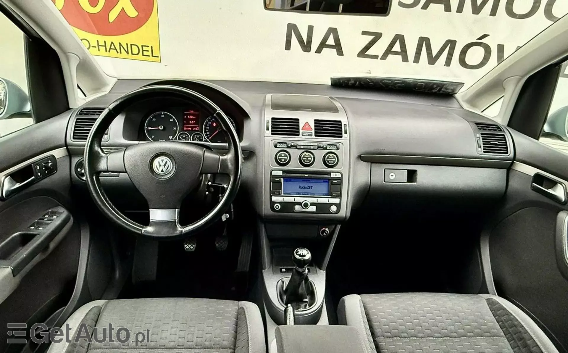 VOLKSWAGEN Touran 