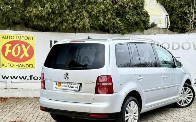 VOLKSWAGEN Touran 