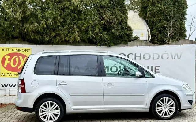 VOLKSWAGEN Touran 